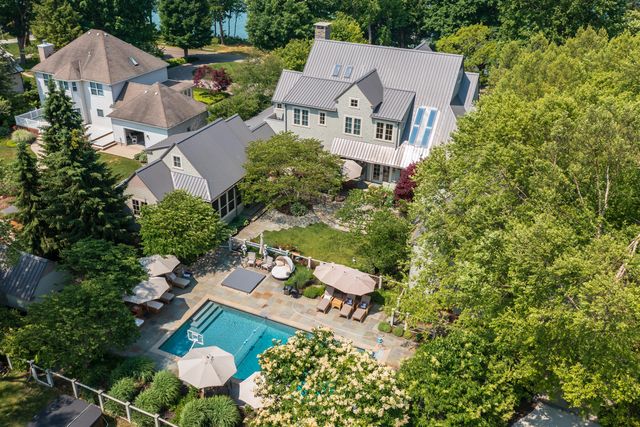 2975 Lakeshore Drive, Fennville, MI 49408
