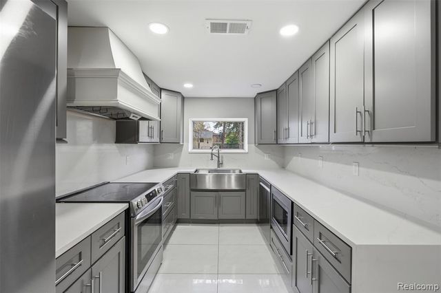 19200 Merriman Court, Livonia, MI 48152