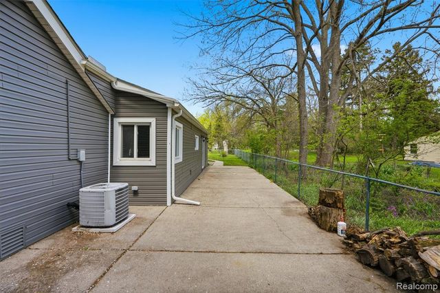 19200 Merriman Court, Livonia, MI 48152