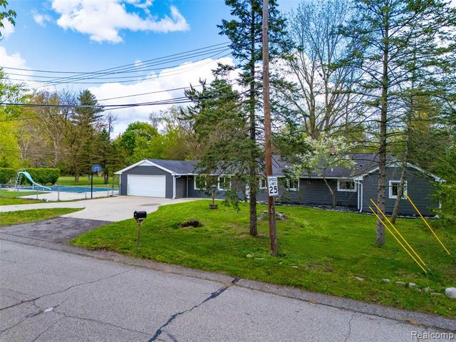 19200 Merriman Court, Livonia, MI 48152