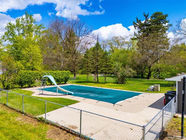 19200 Merriman Court, Livonia, MI 48152