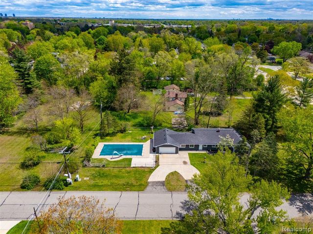 19200 Merriman Court, Livonia, MI 48152