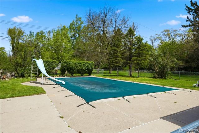 19200 Merriman Court, Livonia, MI 48152