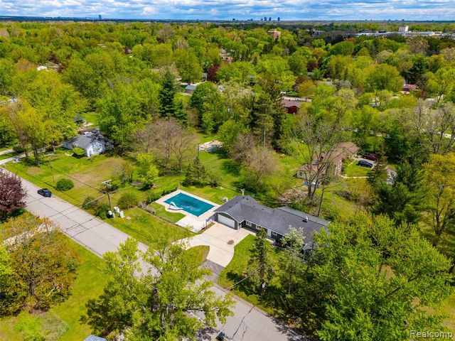 19200 Merriman Court, Livonia, MI 48152