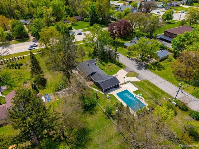 19200 Merriman Court, Livonia, MI 48152