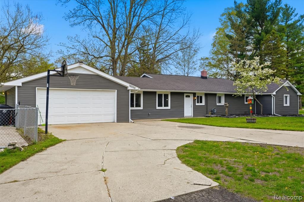 19200 Merriman Court, Livonia, MI 48152