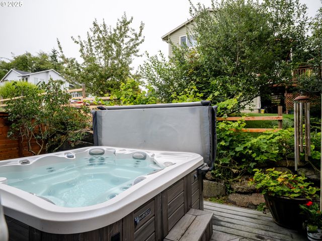 1659 WHISPERING PINES Dr, Seaside, OR 97138