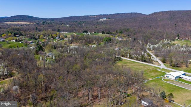 1411 S MOUNTAIN RD, Dillsburg, PA 17019
