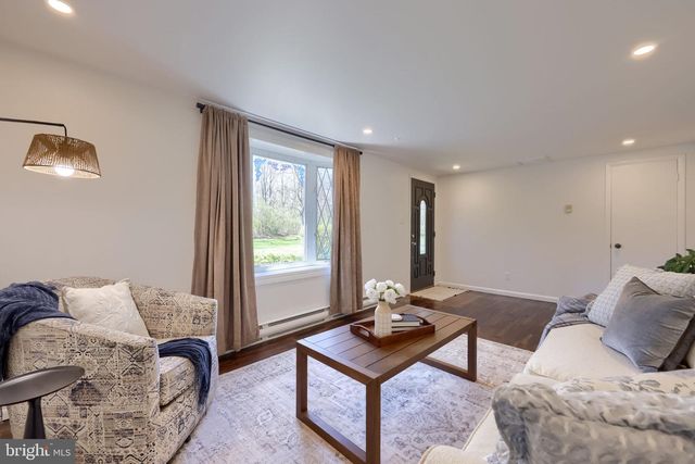 1411 S MOUNTAIN RD, Dillsburg, PA 17019