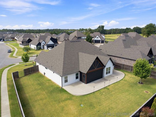 3116 W Van Buren Court S, Broken Arrow, OK 74011
