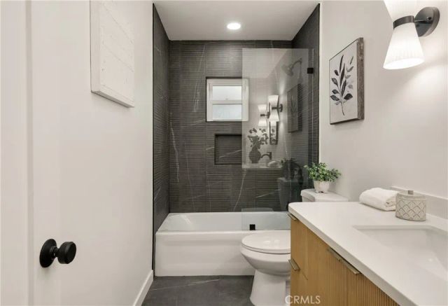 1921 W Clearbrook, Anaheim, CA 92804