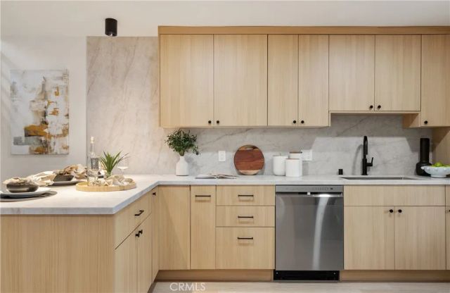 1921 W Clearbrook, Anaheim, CA 92804