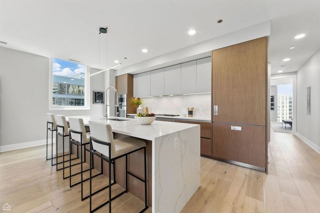 146 W Erie Street 602, Chicago, IL 60654