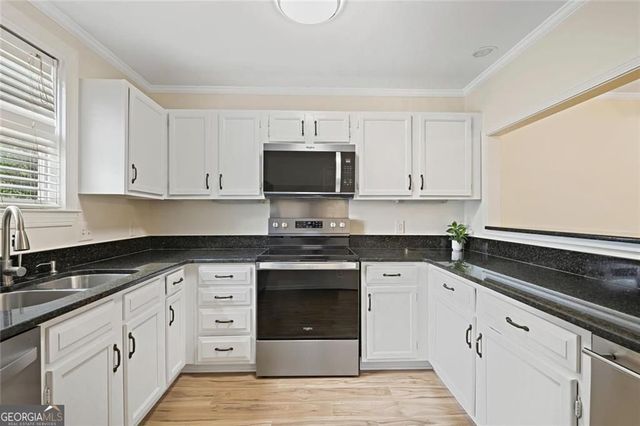 911 Hollyfax Circle NE, Atlanta, GA 30328