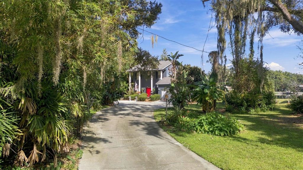 Image 4 of property listing at 8022 TIERRA VERDE DRIVE, Tampa, FL 33617