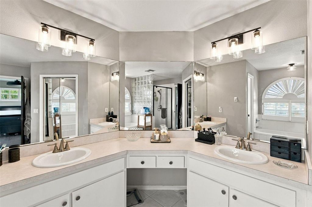 Image 32 of property listing at 8022 TIERRA VERDE DRIVE, Tampa, FL 33617