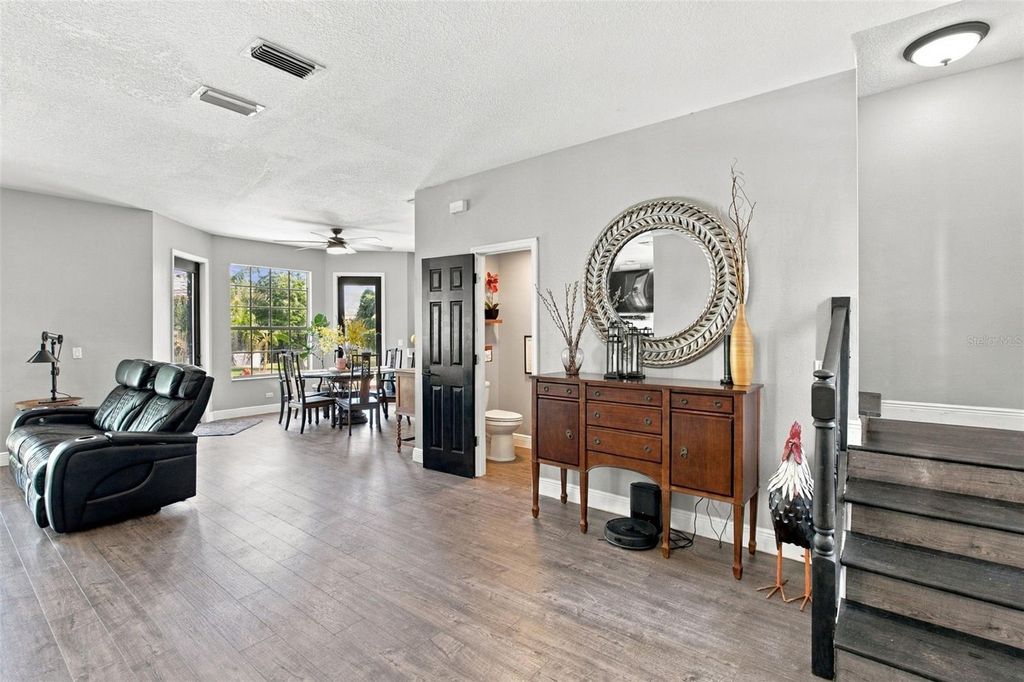 Image 6 of property listing at 8022 TIERRA VERDE DRIVE, Tampa, FL 33617