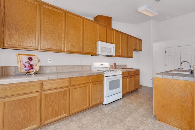 2179 W Rock Creek, Merced, CA 95348