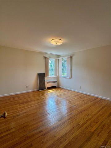11 Linden Court, Hicksville, NY 11801