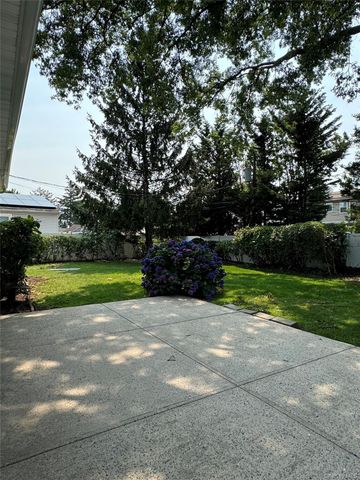 11 Linden Court, Hicksville, NY 11801