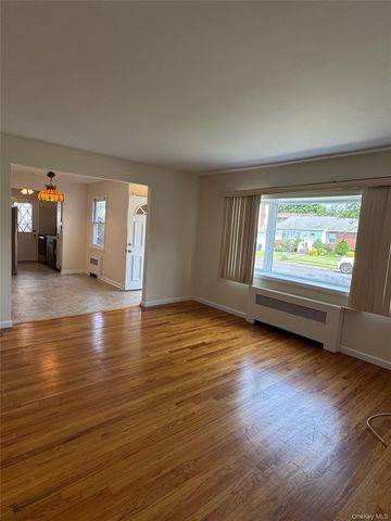 11 Linden Court, Hicksville, NY 11801