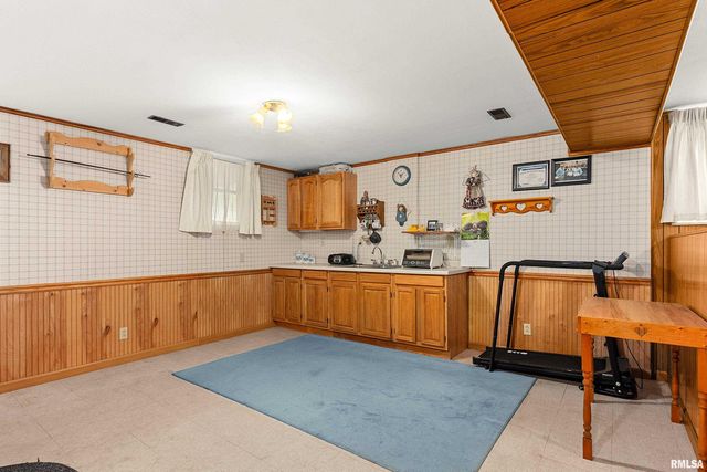 1607 MEMORIAL Drive, Pekin, IL 61554