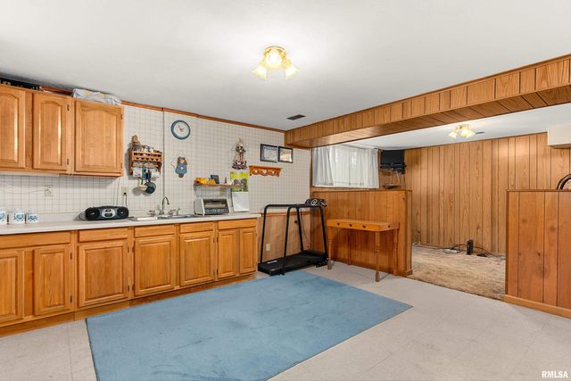 1607 MEMORIAL Drive, Pekin, IL 61554