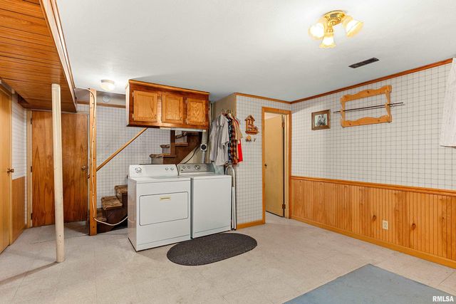 1607 MEMORIAL Drive, Pekin, IL 61554