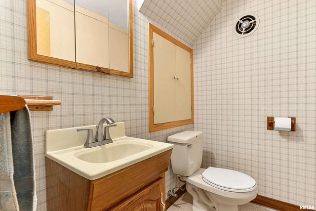1607 MEMORIAL Drive, Pekin, IL 61554