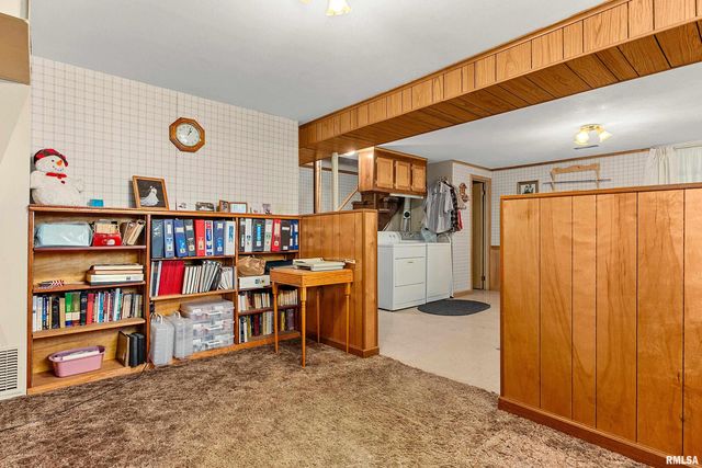 1607 MEMORIAL Drive, Pekin, IL 61554