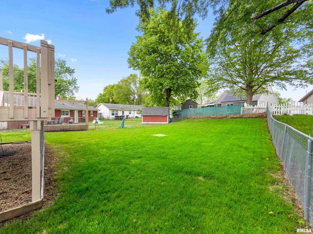 1607 MEMORIAL Drive, Pekin, IL 61554