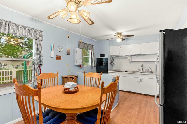 1607 MEMORIAL Drive, Pekin, IL 61554