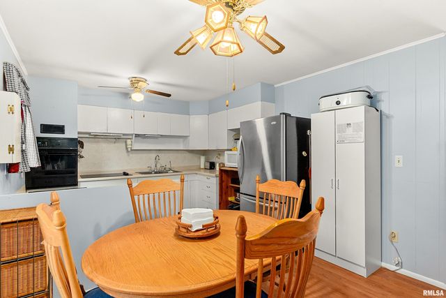 1607 MEMORIAL Drive, Pekin, IL 61554