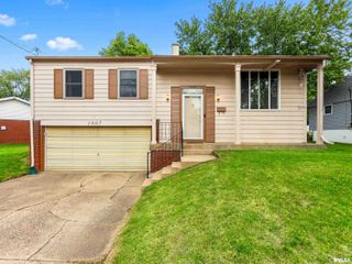 1607 MEMORIAL Drive, Pekin, IL 61554