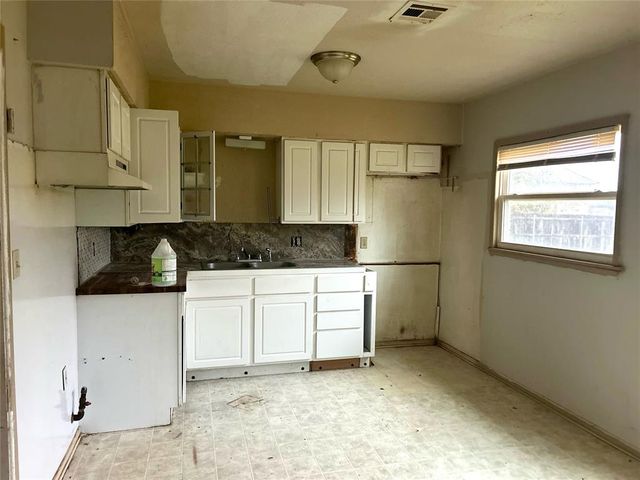 9704 E Reno Avenue, Midwest City, OK 73130