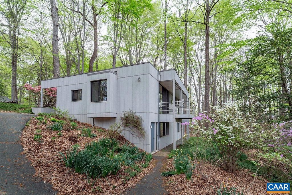 1502 HOLLY RD, Charlottesville, VA 22901