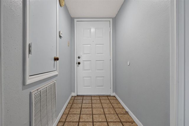 700 Thicket Lane 304, Houston, TX 77079