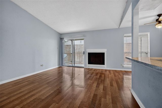 700 Thicket Lane 304, Houston, TX 77079
