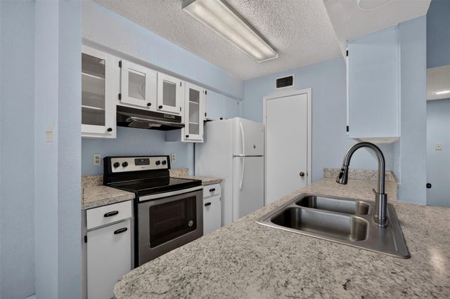 700 Thicket Lane 304, Houston, TX 77079
