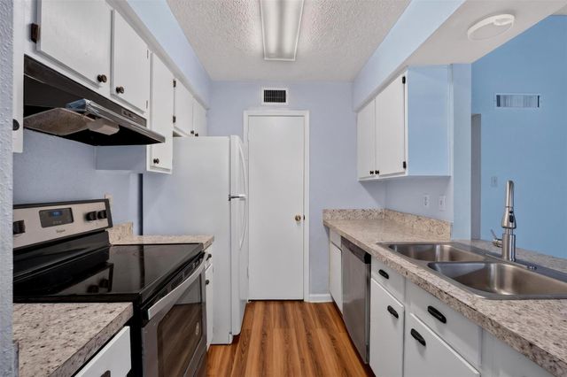700 Thicket Lane 304, Houston, TX 77079