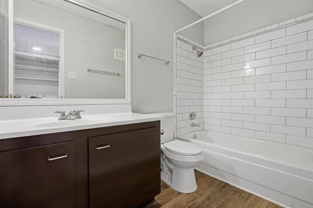 700 Thicket Lane 304, Houston, TX 77079