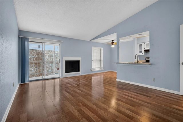 700 Thicket Lane 304, Houston, TX 77079