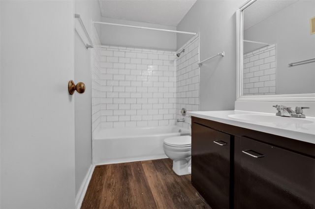 700 Thicket Lane 304, Houston, TX 77079