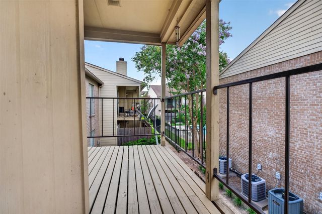 700 Thicket Lane 304, Houston, TX 77079