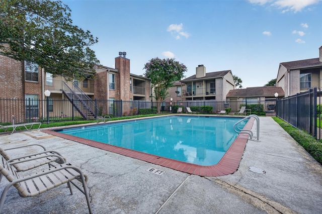 700 Thicket Lane 304, Houston, TX 77079