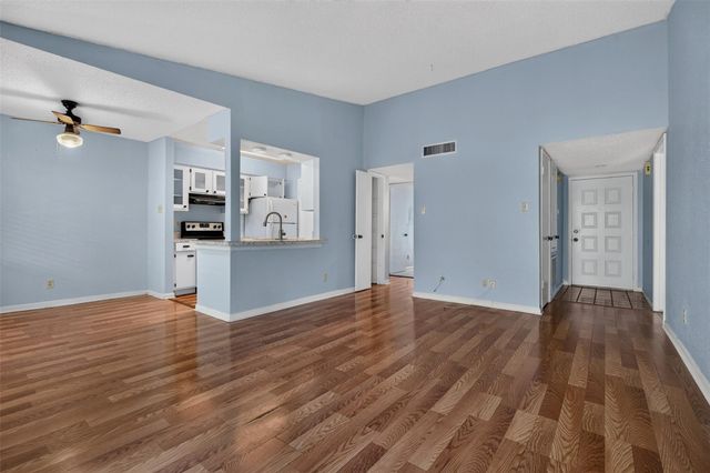 700 Thicket Lane 304, Houston, TX 77079