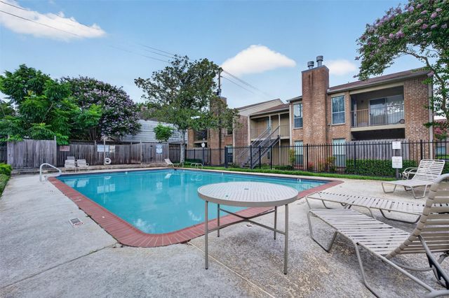 700 Thicket Lane 304, Houston, TX 77079