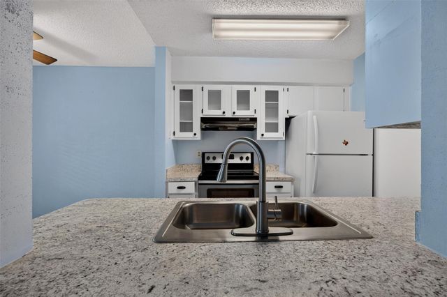 700 Thicket Lane 304, Houston, TX 77079