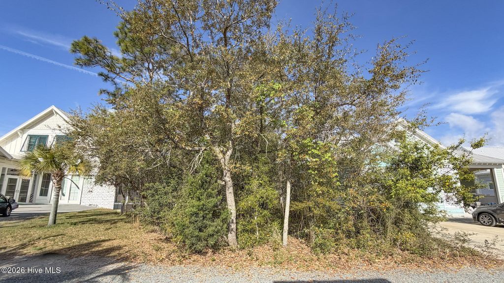 Image 13 of property listing at 1307 Croaker Lane, Carolina Beach, NC 28428