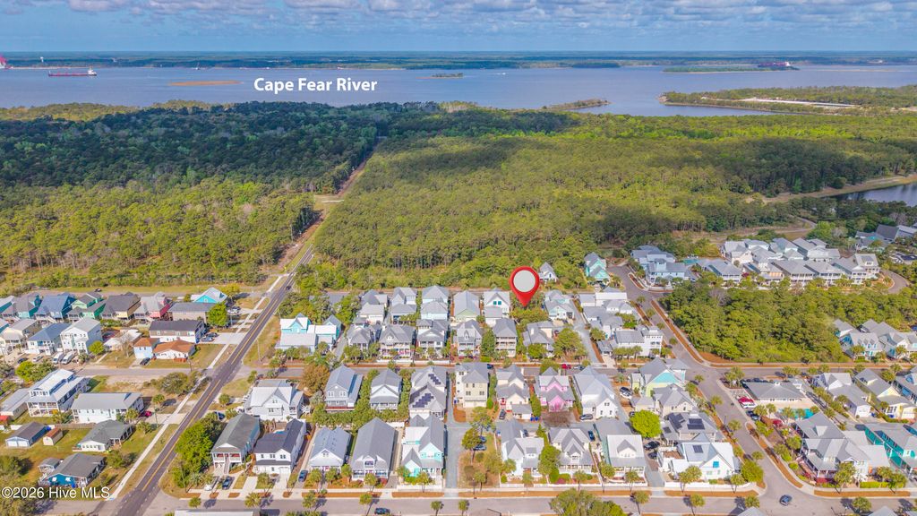 Image 7 of property listing at 1307 Croaker Lane, Carolina Beach, NC 28428